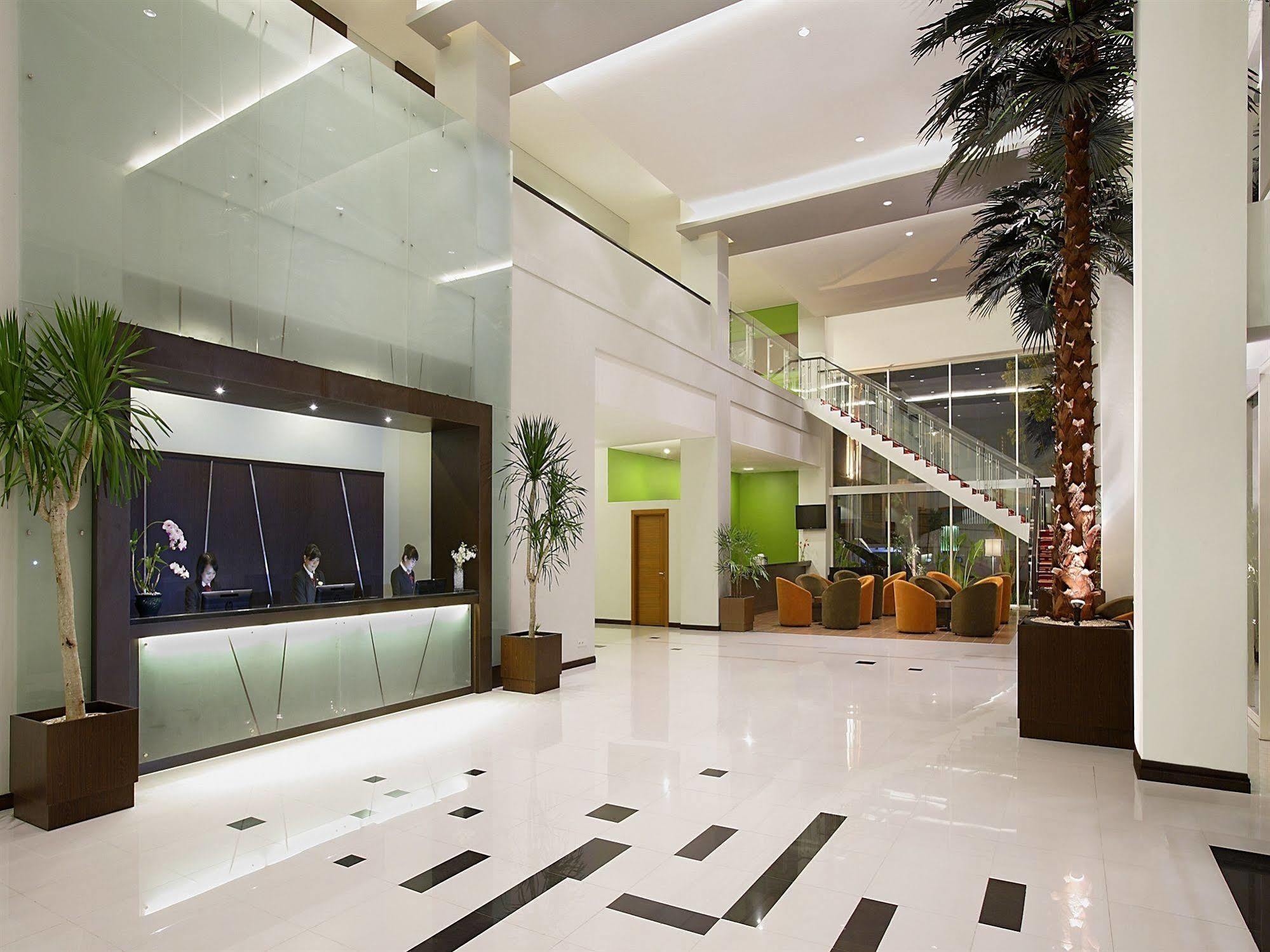 Hotel Santika Palu Exterior foto