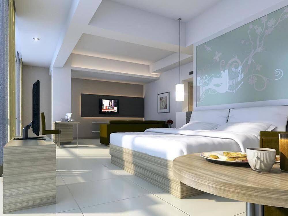 Hotel Santika Palu Exterior foto